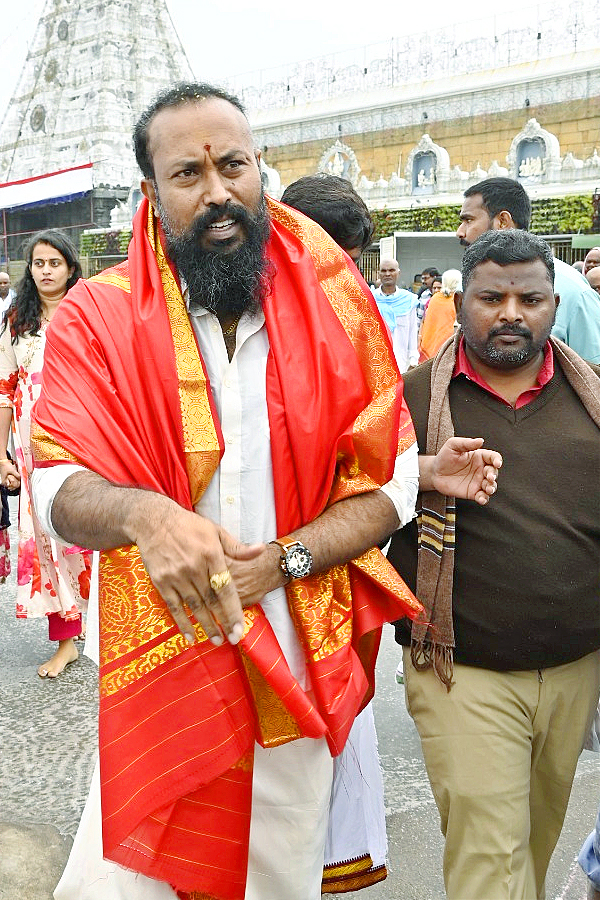 Salaar Movie Villain Ramachandra Raju Visits Tirumala Photos  - Sakshi13