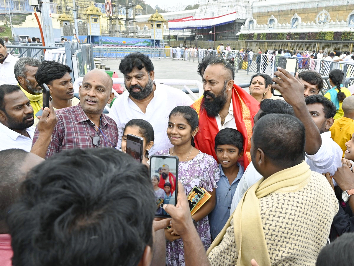 Salaar Movie Villain Ramachandra Raju Visits Tirumala Photos  - Sakshi15