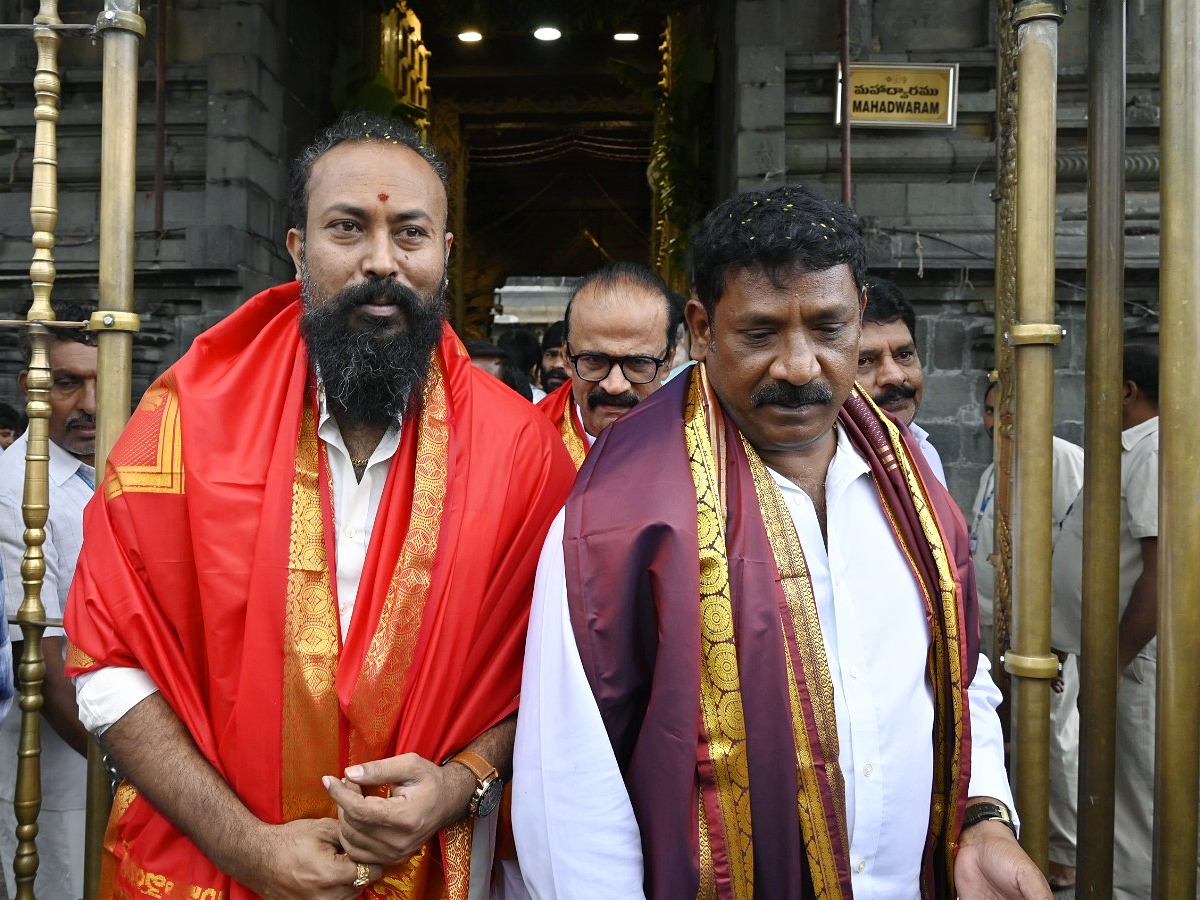 Salaar Movie Villain Ramachandra Raju Visits Tirumala Photos  - Sakshi3