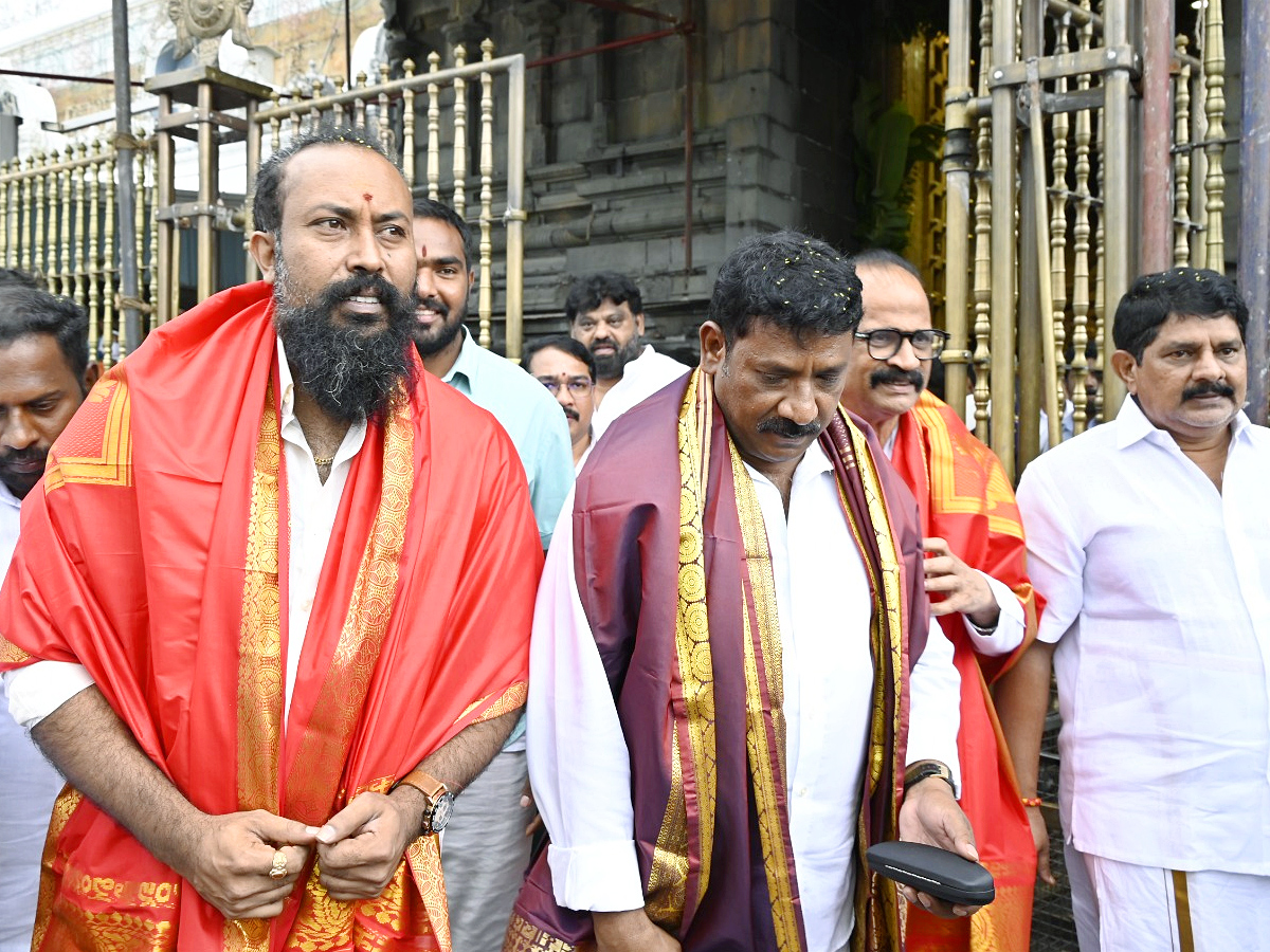 Salaar Movie Villain Ramachandra Raju Visits Tirumala Photos  - Sakshi4