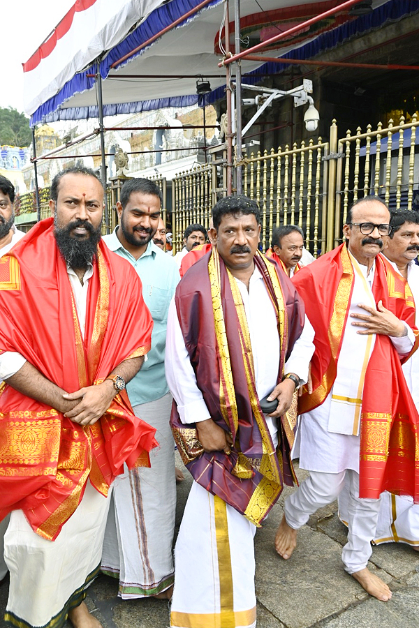 Salaar Movie Villain Ramachandra Raju Visits Tirumala Photos  - Sakshi8