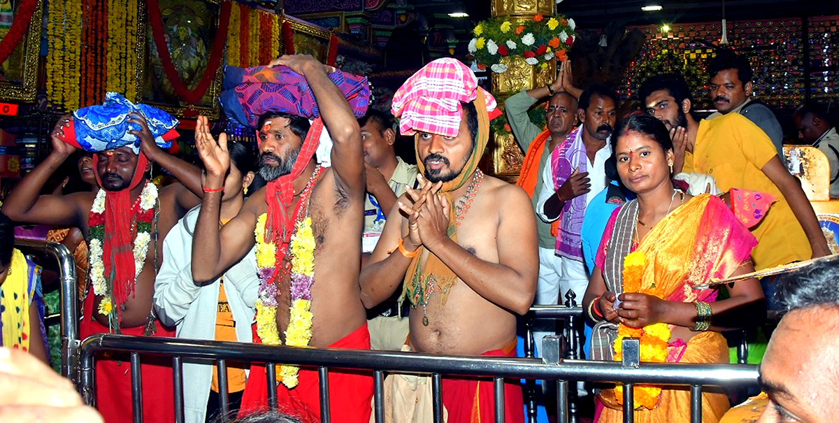 Bhavani Deeksha Viramana in Vijayawada Durga Temple Photos - Sakshi2