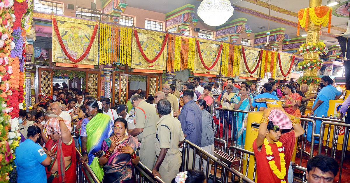 Bhavani Deeksha Viramana in Vijayawada Durga Temple Photos - Sakshi3