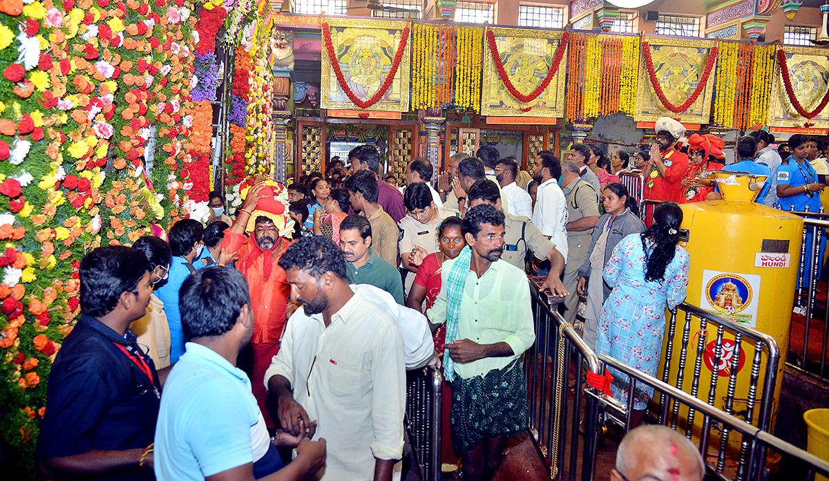 Bhavani Deeksha Viramana in Vijayawada Durga Temple Photos - Sakshi15