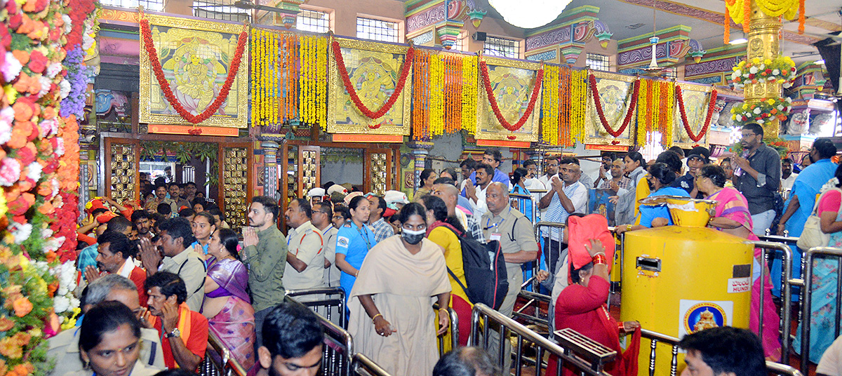 Bhavani Deeksha Viramana in Vijayawada Durga Temple Photos - Sakshi16