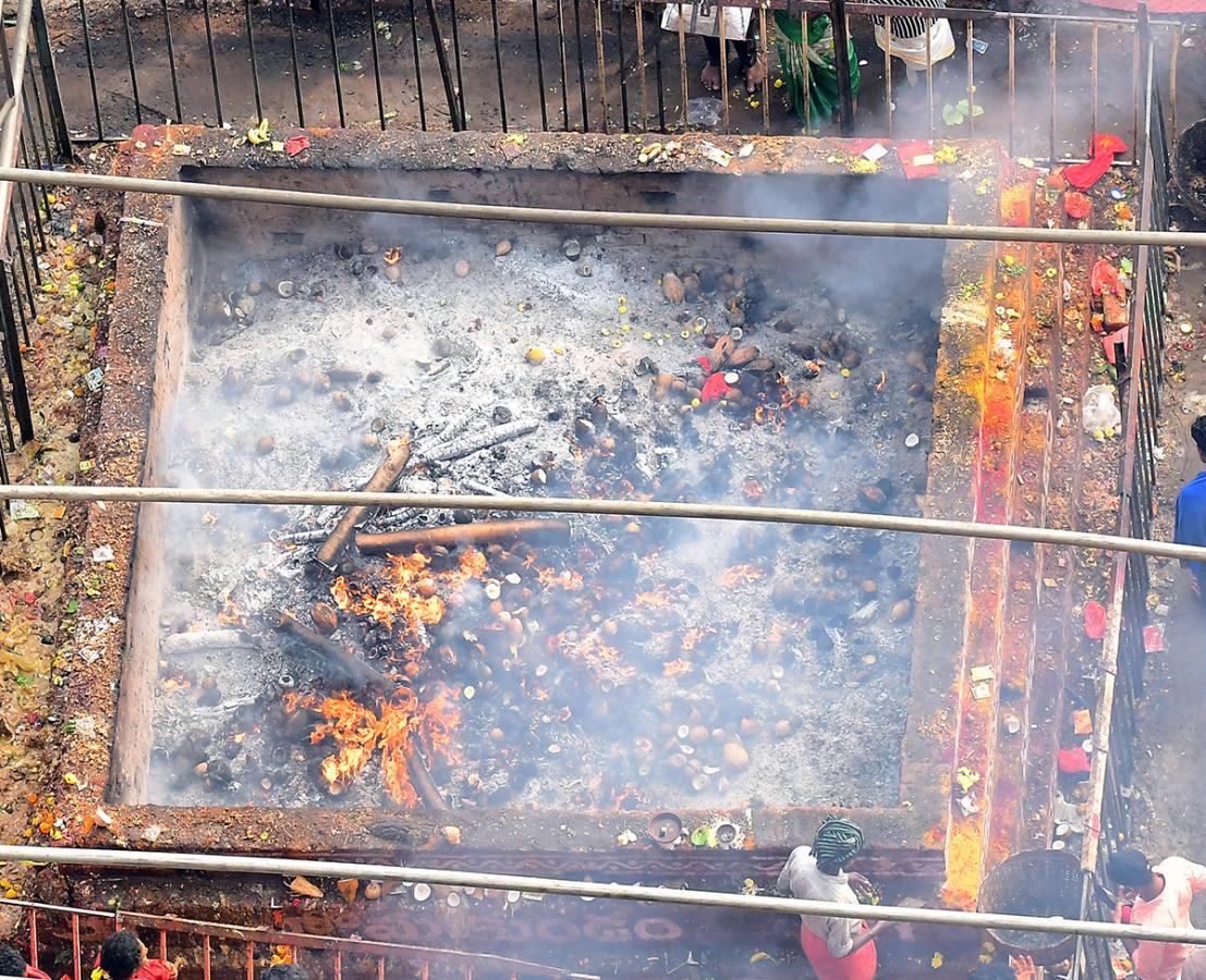 Bhavani Deeksha Viramana in Vijayawada Durga Temple Photos - Sakshi20