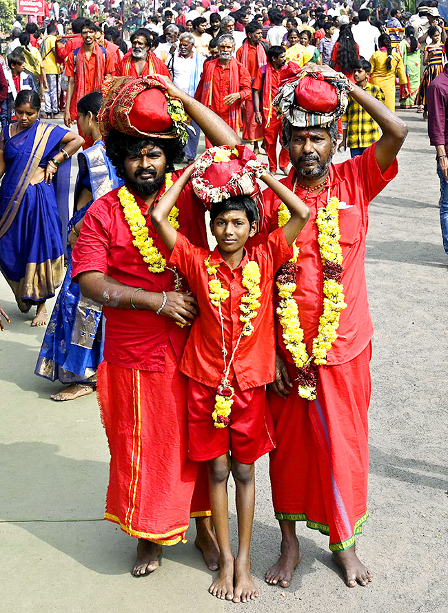 Bhavani Deeksha Viramana in Vijayawada Durga Temple Photos - Sakshi7