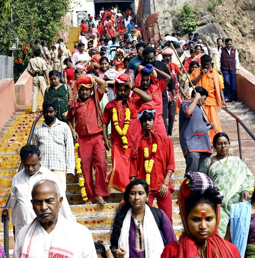 Bhavani Deeksha Viramana in Vijayawada Durga Temple Photos - Sakshi32