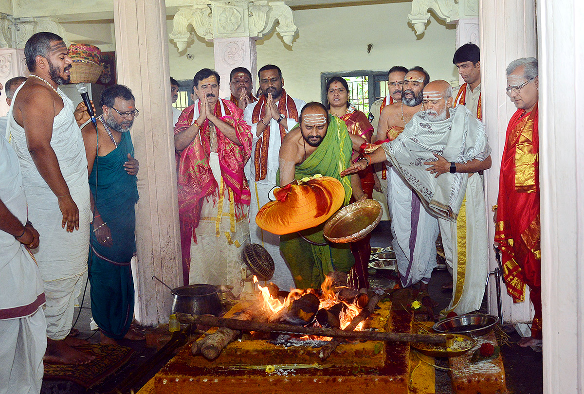 Bhavani Deeksha Viramana in Vijayawada Durga Temple Photos - Sakshi39