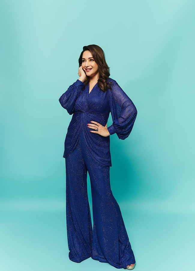 Madhuri Dixits Love For Glittery Outfit - Sakshi12