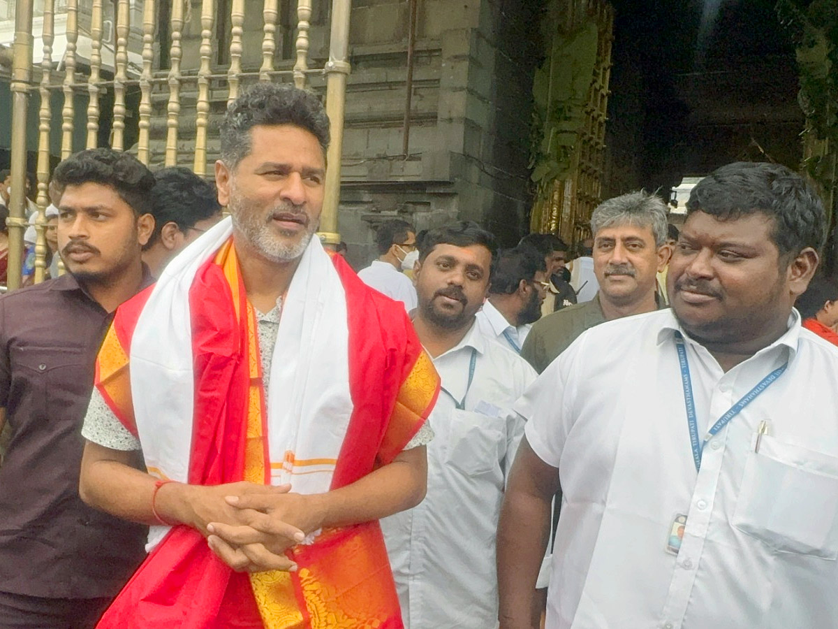 Prabhu Deva With His Father Sundaram Master Visits Tirumala Photos - Sakshi2