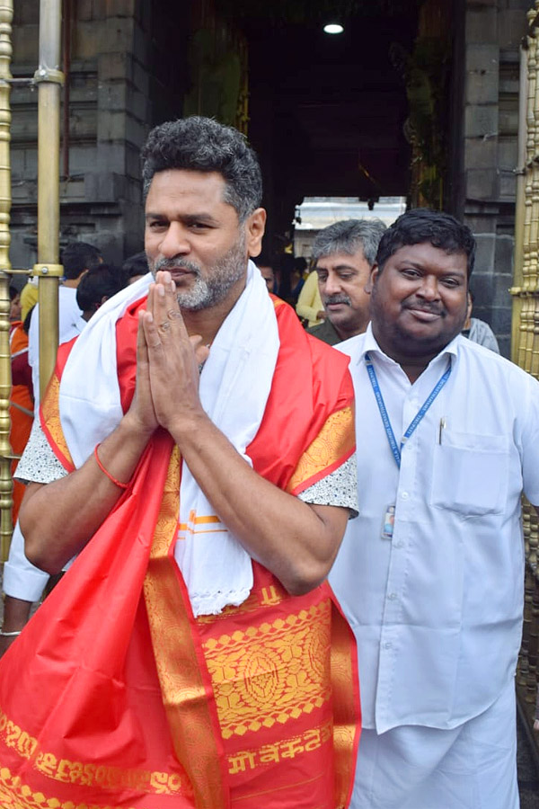 Prabhu Deva With His Father Sundaram Master Visits Tirumala Photos - Sakshi11