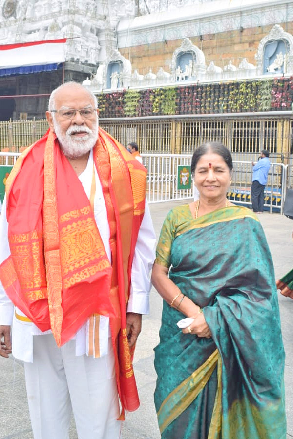 Prabhu Deva With His Father Sundaram Master Visits Tirumala Photos - Sakshi4