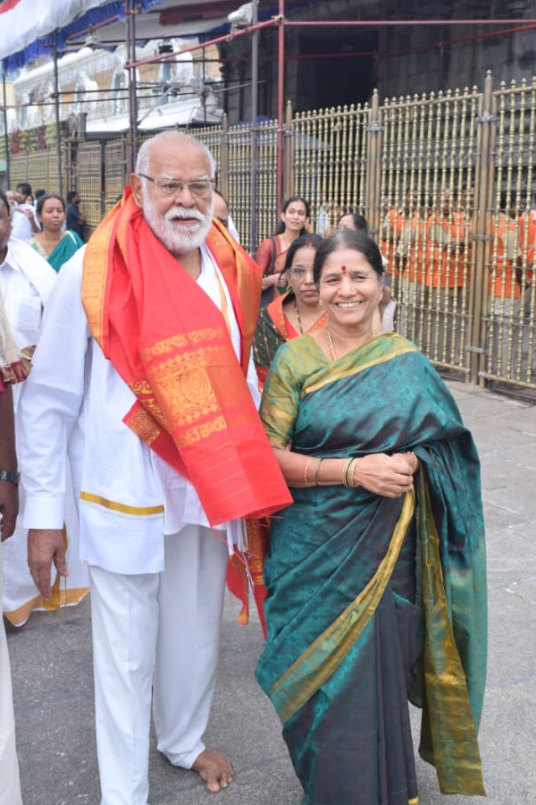 Prabhu Deva With His Father Sundaram Master Visits Tirumala Photos - Sakshi5