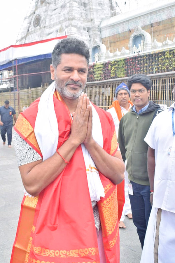 Prabhu Deva With His Father Sundaram Master Visits Tirumala Photos - Sakshi6