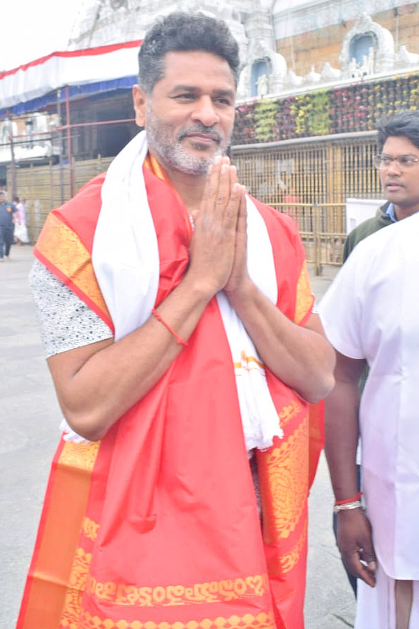 Prabhu Deva With His Father Sundaram Master Visits Tirumala Photos - Sakshi7