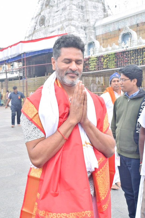 Prabhu Deva With His Father Sundaram Master Visits Tirumala Photos - Sakshi9