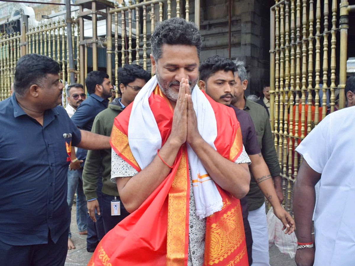 Prabhu Deva With His Father Sundaram Master Visits Tirumala Photos - Sakshi10