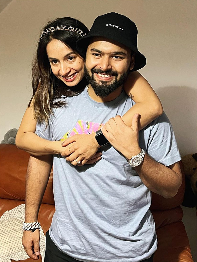 Rishabh Pant sister Sakshi Pant engagement photos - Sakshi15