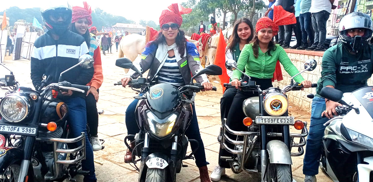 carnival during an ongoing Gujarati festival in Hyderabad - Sakshi2