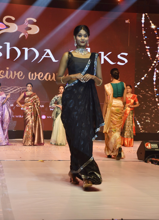 Models Ramp Walk At Vysya Lime Light Awards - Sakshi12