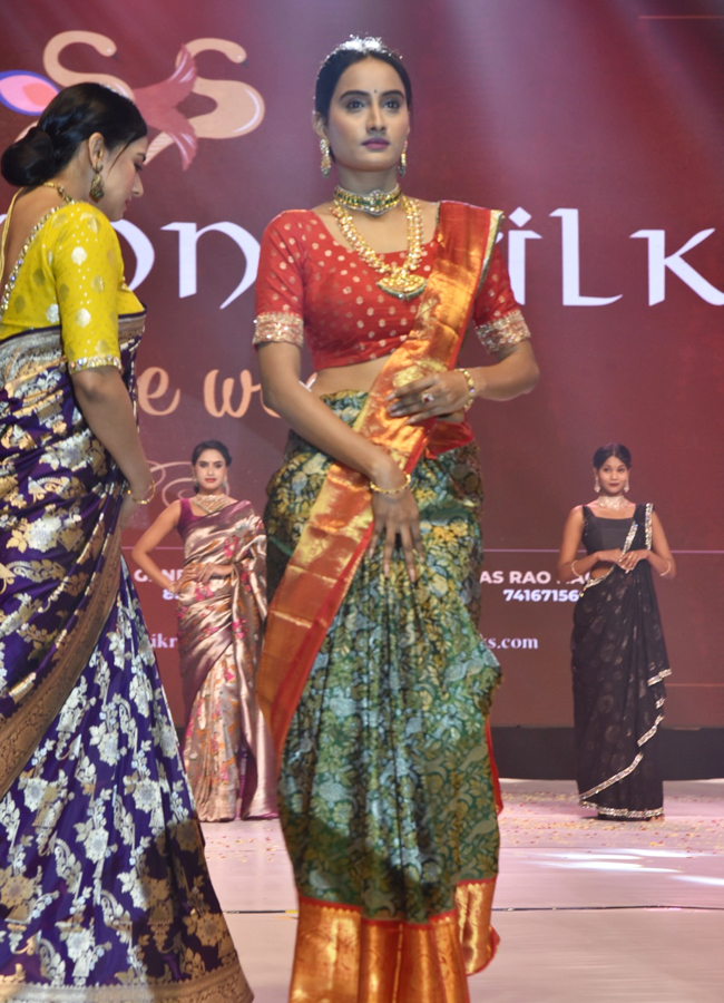 Models Ramp Walk At Vysya Lime Light Awards - Sakshi9