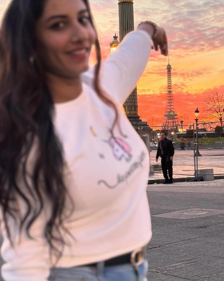 Vishnupriya Bhimeneni Enjoying Vacation In Paris Photos - Sakshi5