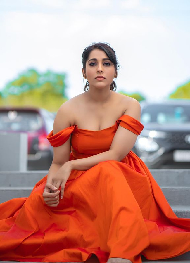 Rashmi Gautam Stylish Avatar Steals The Show Photos - Sakshi2