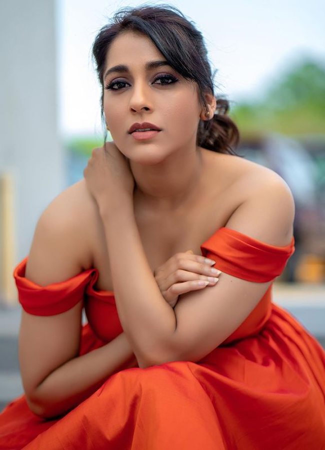 Rashmi Gautam Stylish Avatar Steals The Show Photos - Sakshi5