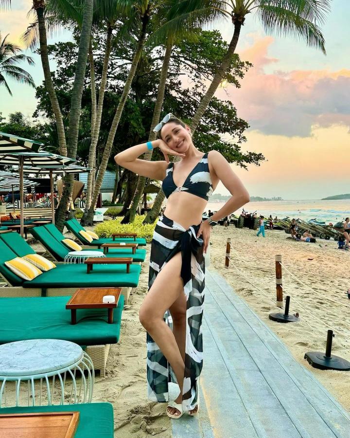 Pragya Jaiswal Beach Poses Are Unmissable Photos  - Sakshi3