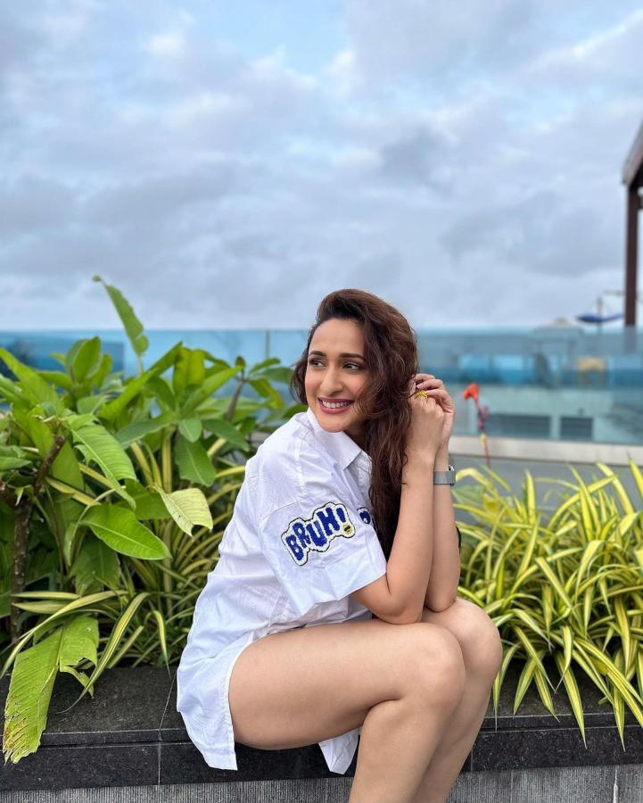 Pragya Jaiswal Beach Poses Are Unmissable Photos  - Sakshi10