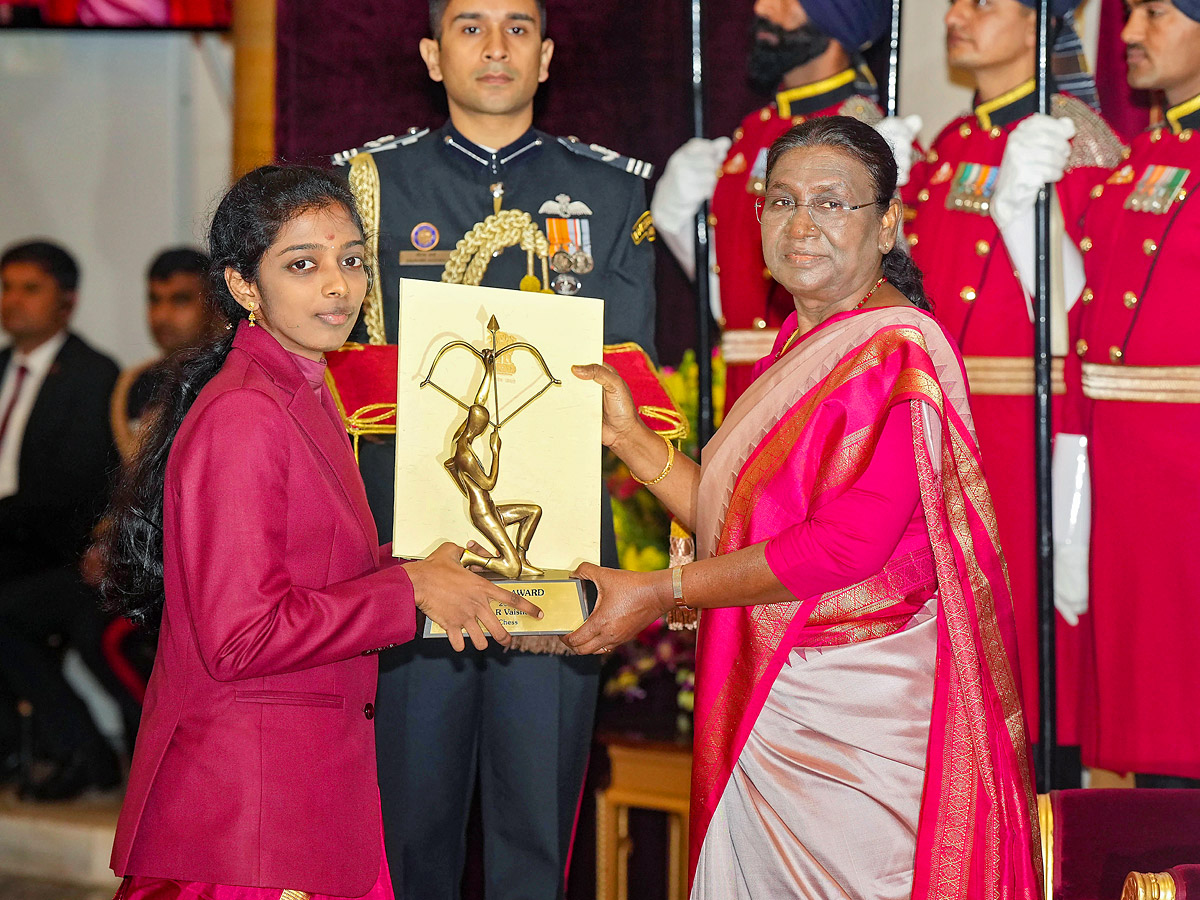 President Droupadi Murmu confers National Sports Honors in Delhi PHotos - Sakshi14