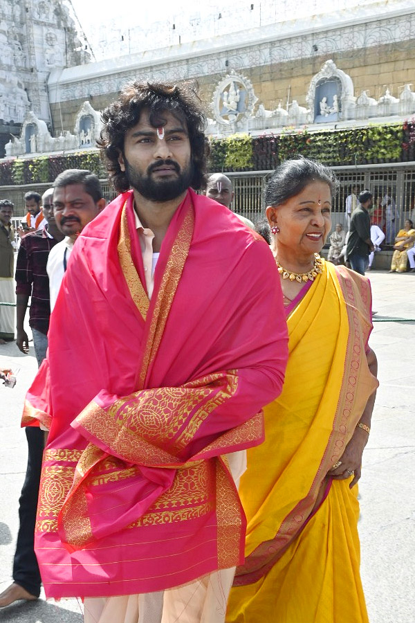 Sudheer Babu With His Family Visits Tirumala Temple - Sakshi2