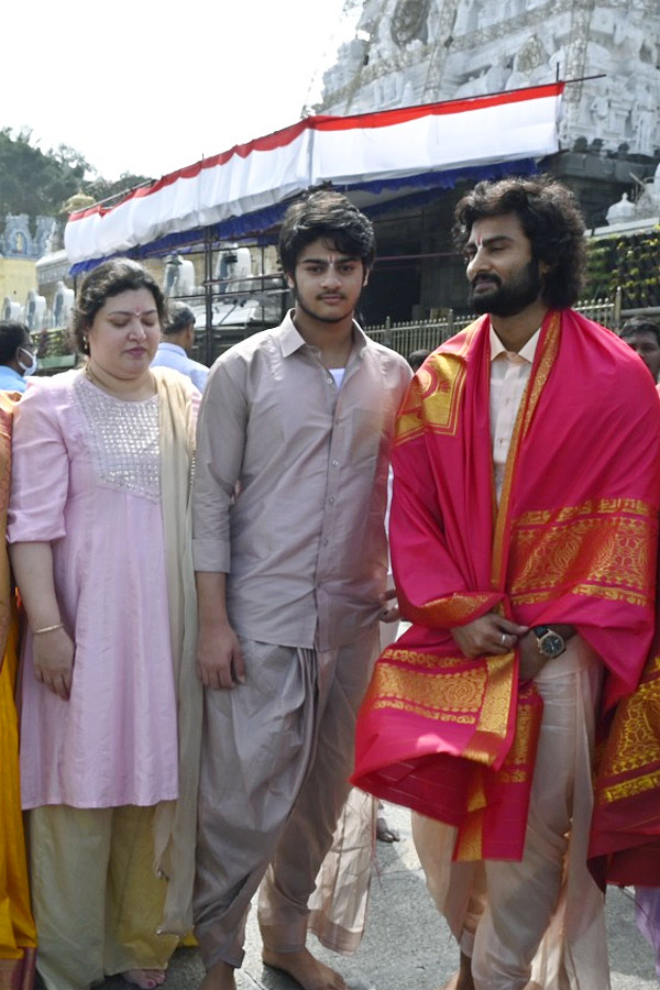 Sudheer Babu With His Family Visits Tirumala Temple - Sakshi11