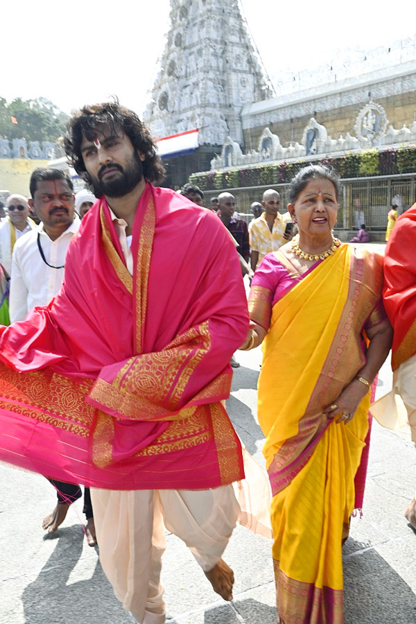 Sudheer Babu With His Family Visits Tirumala Temple - Sakshi4