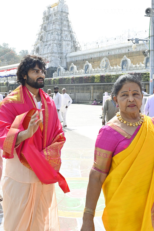 Sudheer Babu With His Family Visits Tirumala Temple - Sakshi7