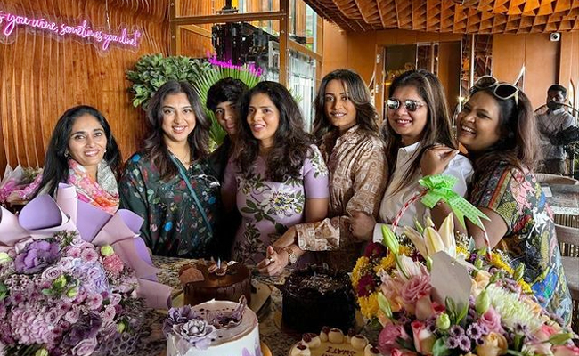 Namrata Shirodkar Enjoying Birthday Party With Her Friends Photos Viral  - Sakshi1