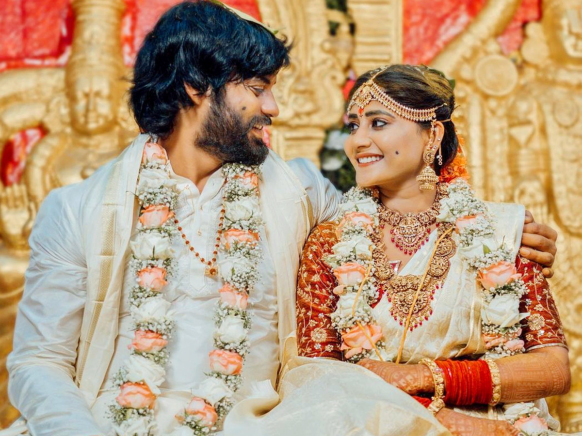 Bigg Boss Fame Vasanthi Krishnan Wedding Photos - Sakshi7