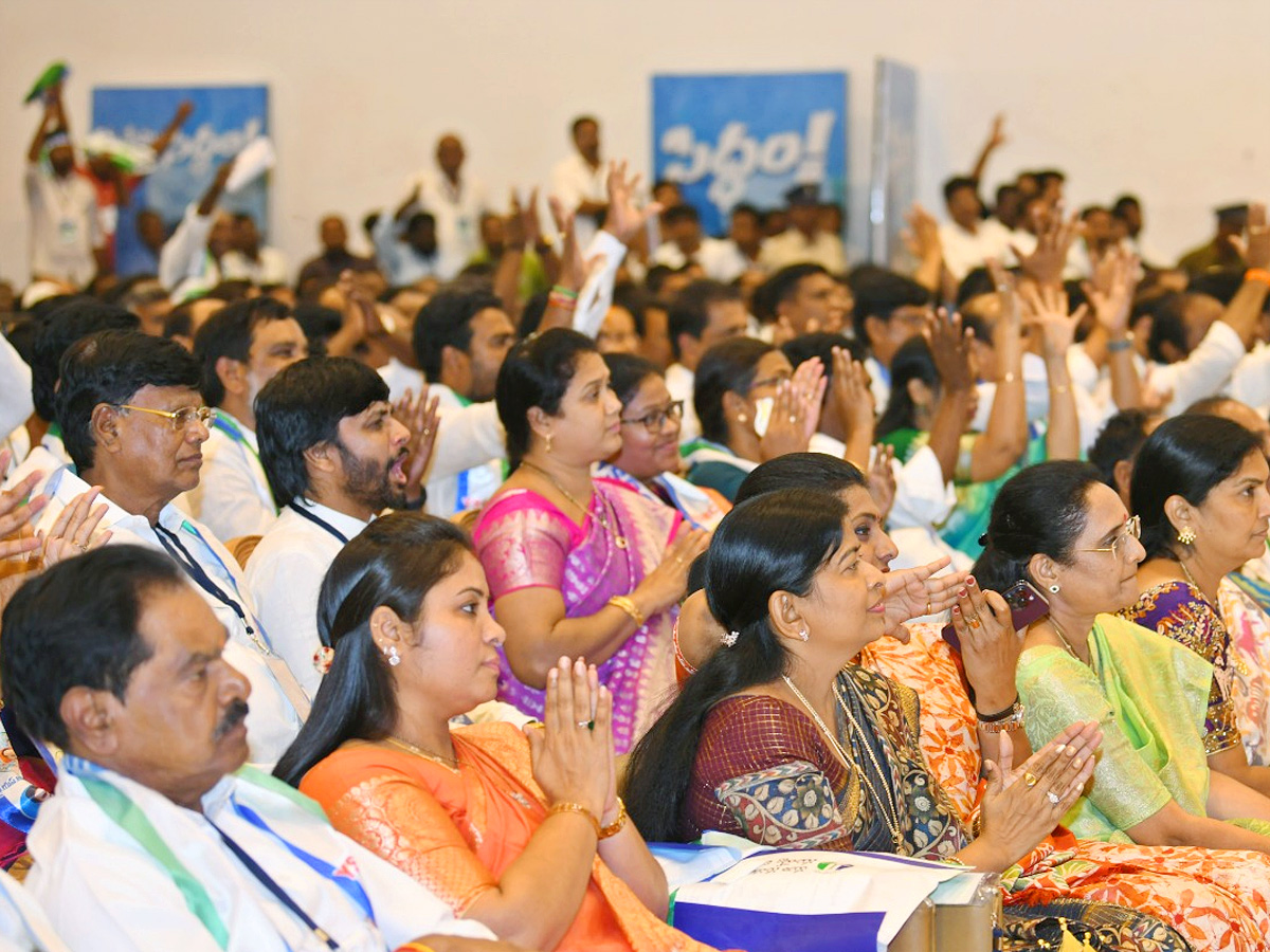 CM Jagan Holds Key Meeting With YSRCP Leaders in Mangalagiri Photos - Sakshi12