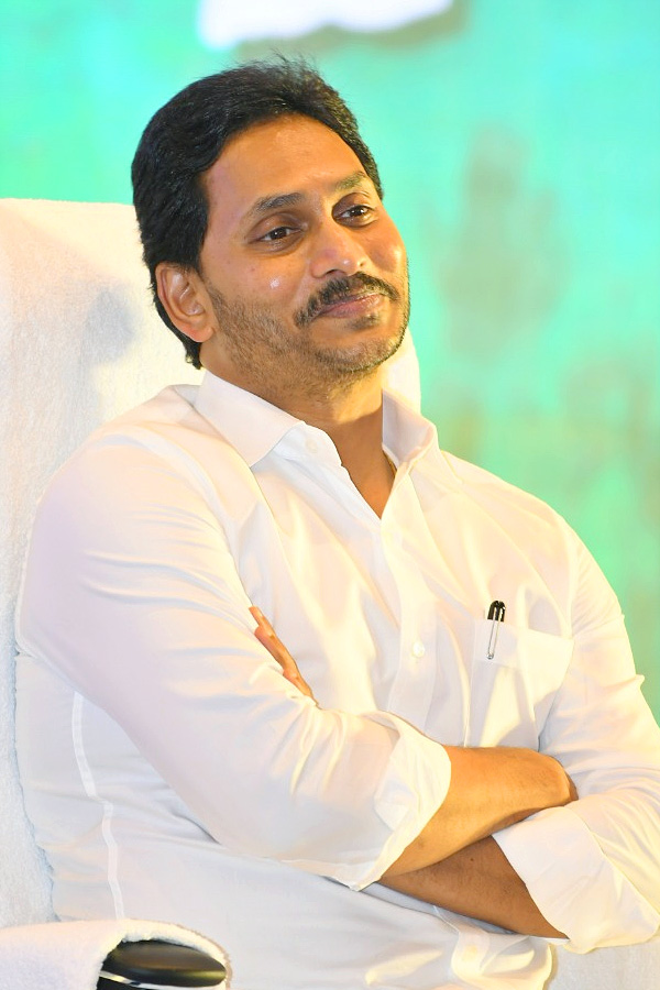 CM Jagan Holds Key Meeting With YSRCP Leaders in Mangalagiri Photos - Sakshi13