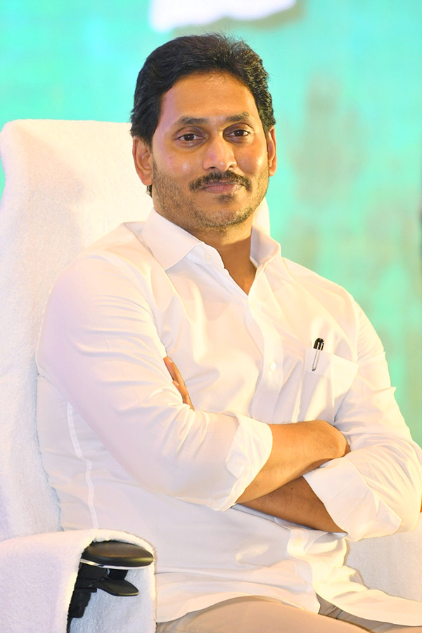 CM Jagan Holds Key Meeting With YSRCP Leaders in Mangalagiri Photos - Sakshi14