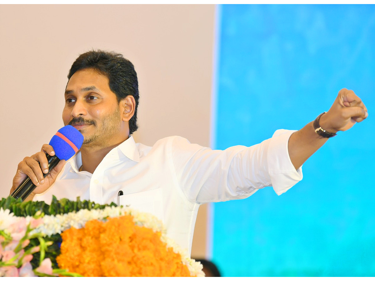 CM Jagan Holds Key Meeting With YSRCP Leaders in Mangalagiri Photos - Sakshi17