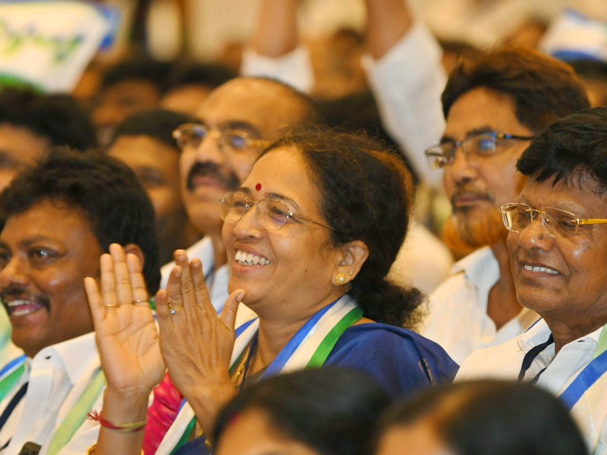 CM Jagan Holds Key Meeting With YSRCP Leaders in Mangalagiri Photos - Sakshi8