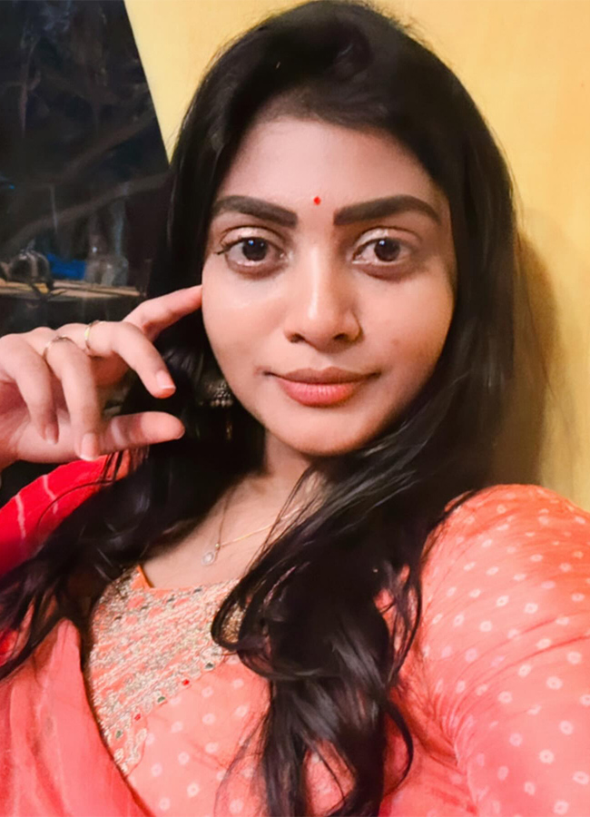 InPics: Actress Sowmya Janu Latest HD Stills Trending Amid Wrong Route Issue - Sakshi5