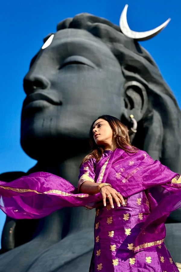 Vithika sheru visits Adiyogi Shiva near CoimbatoreTN - Sakshi5