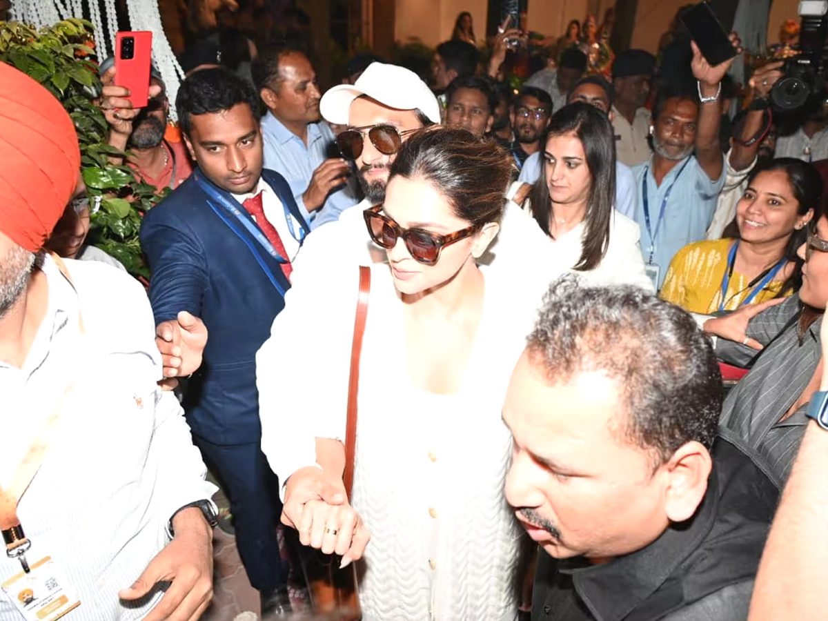 Deepika Padukone And Ranveer Spotted 1st Time After Pregnancy Announcement In Jamnagar, Photos Gallery - Sakshi6