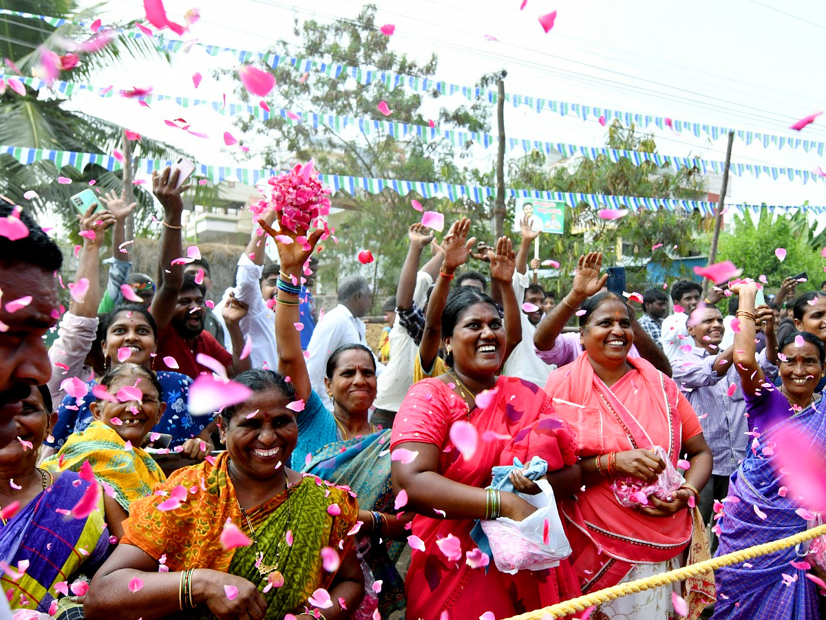 CM YS Jagan Public Meeting At Pamarru Krishna District - Sakshi16