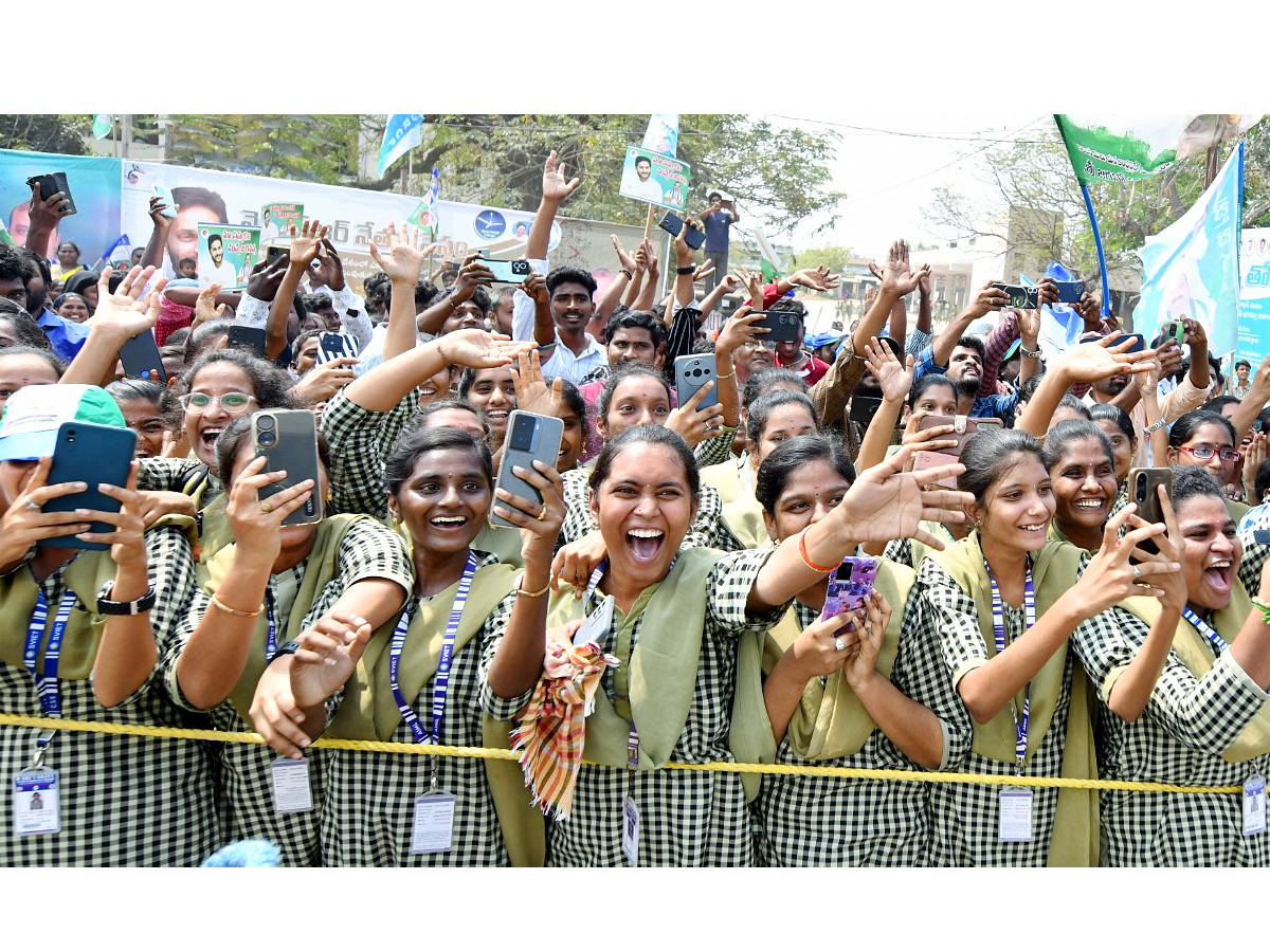 CM YS Jagan Public Meeting At Pamarru Krishna District - Sakshi18