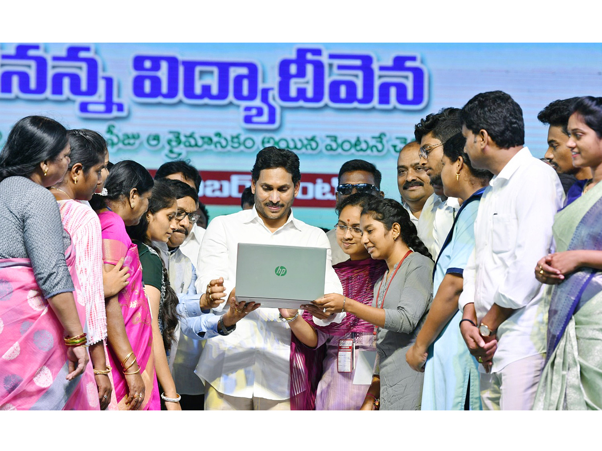 CM YS Jagan Public Meeting At Pamarru Krishna District - Sakshi3