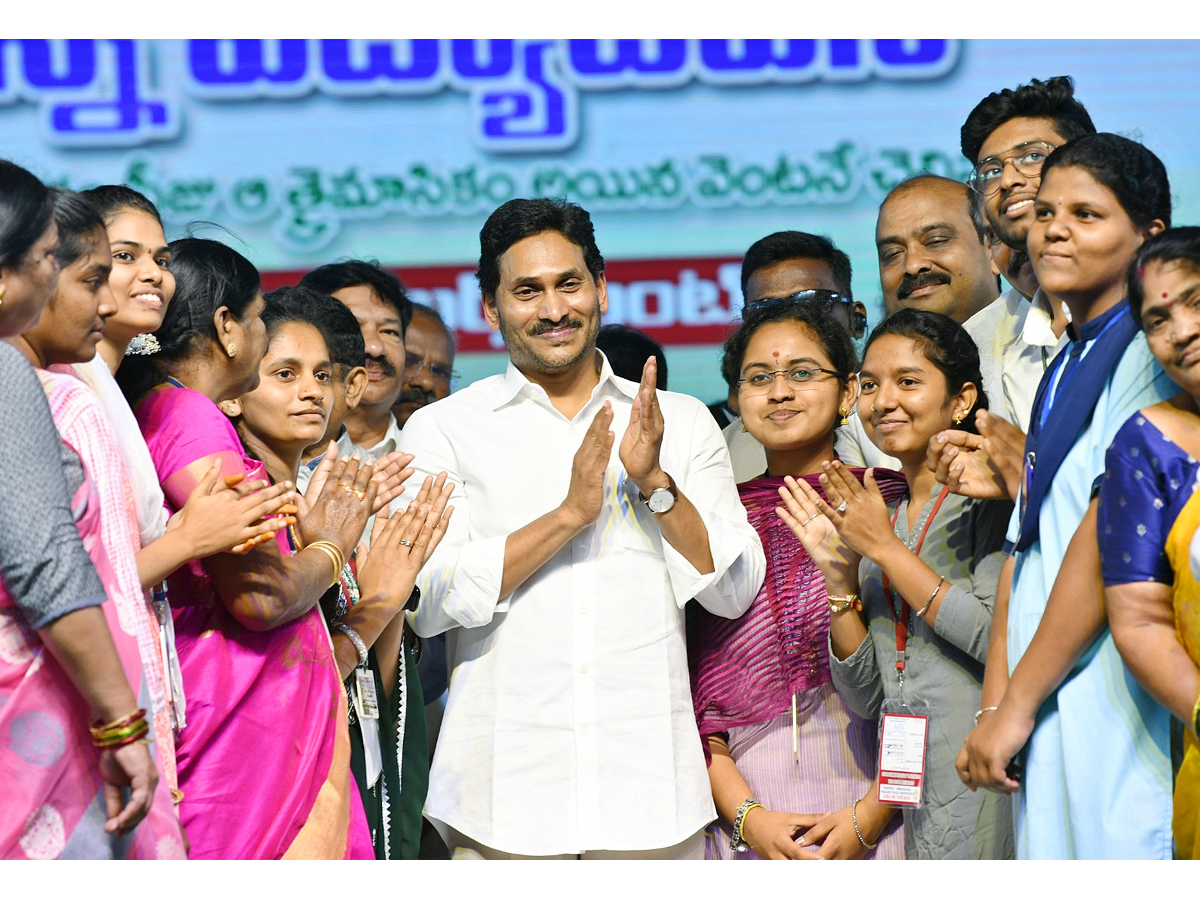 CM YS Jagan Public Meeting At Pamarru Krishna District - Sakshi4